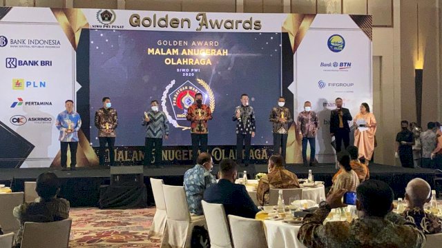 Nurdin Abdullah raih penghargaan dari SIWO sebagai gubernur peduli olahraga