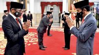 Tasbih Kecil di Genggaman Sandiaga Uno Selama Pelantikan sebagai Menparekraf
