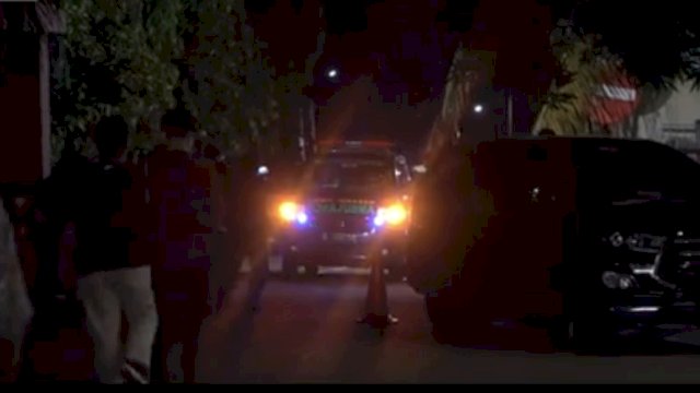 Detik-detik Jenazah Laskar FPI Tiba di Petamburan, Warga Sambut Antusias