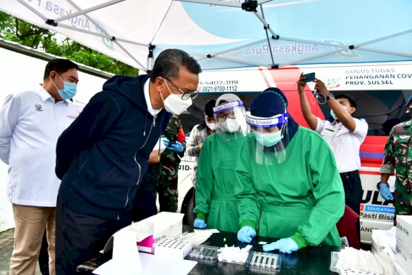 Gubernur Nurdin Tinjau Layanan Gratis Tes Antigen di Bandara Sultan Hasanuddin