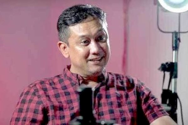 Denny Siregar: Dulu Ibu Ingatkan Anak Hati-hati Pilih Teman, Sekarang Para Ibu Dingatkan ‘Hati-hati’ Memilih Pengajian