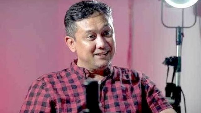 Denny Siregar: Dulu Ibu Ingatkan Anak Hati-hati Pilih Teman, Sekarang Para Ibu Dingatkan ‘Hati-hati’ Memilih Pengajian