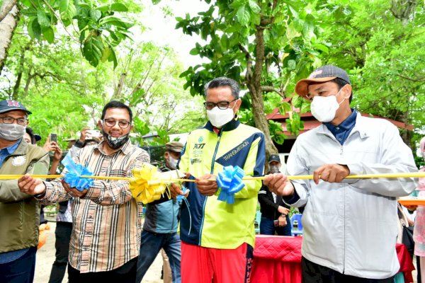 Gubernur Nurdin Resmikan Unit Pengelolaan Air Siap Minum Tiga Pulau di Makassar