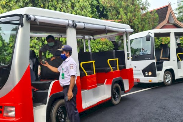 Bus Wisata Metro Hadir di Makassar, Hasil Daur Ulang dari Mobil Sampah “Tangkasaki’