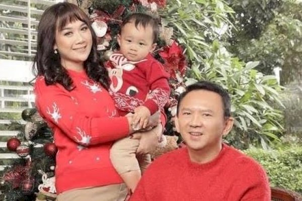 Cantiknya Istri Ahok Rayakan Natal, Tampil Modis dengan Sweater Merah dan  Poni Khas Cewek Korea