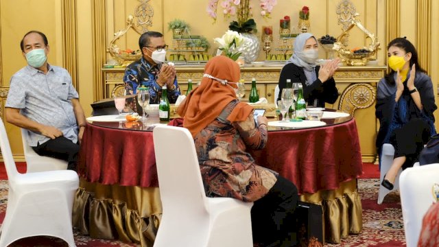 Gubernur Sulsel Nurdin Abdullah bersama sejumlah anggota DPR RI