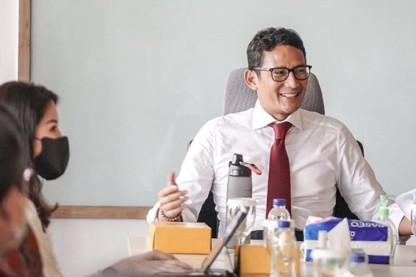 Sandiaga Uno Pamer Rapat di Kemenparekraf, Tokoh NU: Lupa Sama Pendukungnya di Pilpres