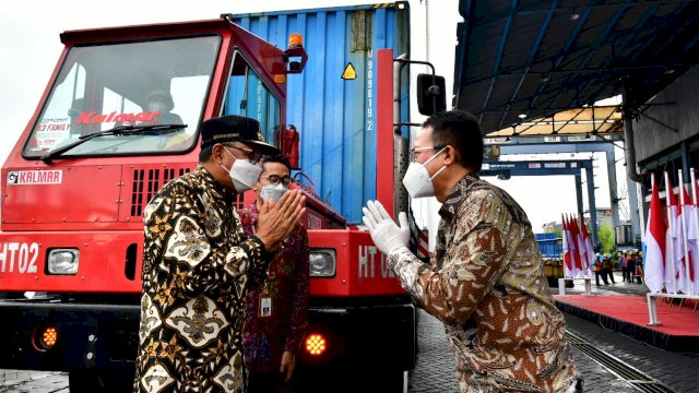 Gubernur Sulawesi Selatan Nurdin Abdullah, langsung melepas ekspor komoditas di Pelindo IV Makassar.