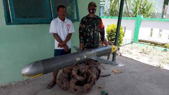 Benda asing mirip rudal dan terpasang kamera ditemukan di laut Selayar. (ist)