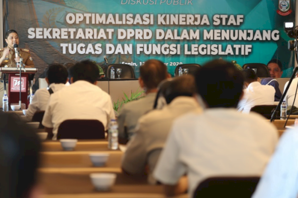 DPRD Makassar Beri Pelatihan Staf Khusus Dewan