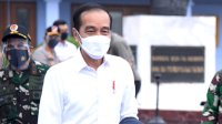 Penampilan Presiden Jokowi Tinjau Lokasi Gempa di Majene-Mamuju Sulbar