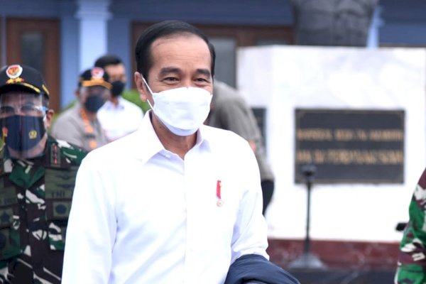 Penampilan Presiden Jokowi Tinjau Lokasi Gempa di Majene-Mamuju Sulbar