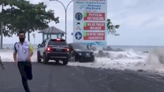 Mirip Tsunami di Manado, Begini Kesaksian Cerita Ngeri Air Masuk Mal