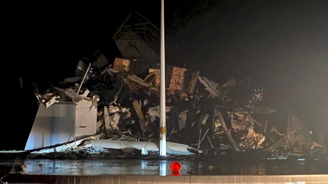 Kantor Gubernur Sulbar terkena dampak gempa.