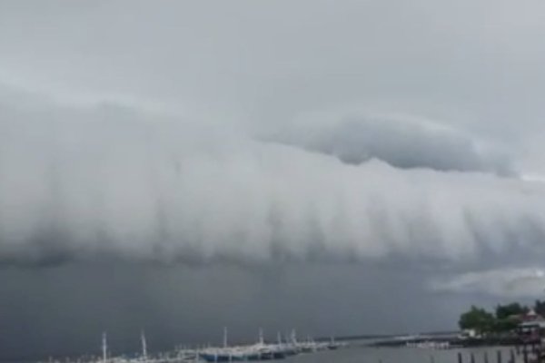 Video Awan Mirip Tsunami di Laut Polman Sulbar