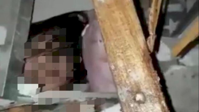 Bocah selamat dari reruntuhan gempa di Majene, Sulbar.