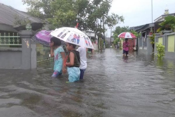 Wilayahnya Langganan Banjir Makassar, Warga Perumnas Antang Kembali Ngungsi