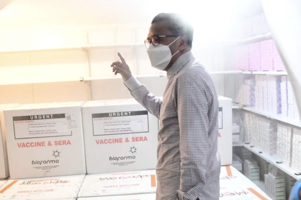 Gubernur Sulsel Tinjau Gudang Penyimpanan Vaksin Covid-19, Nurdin Abdullah: Tak Usah Ragu