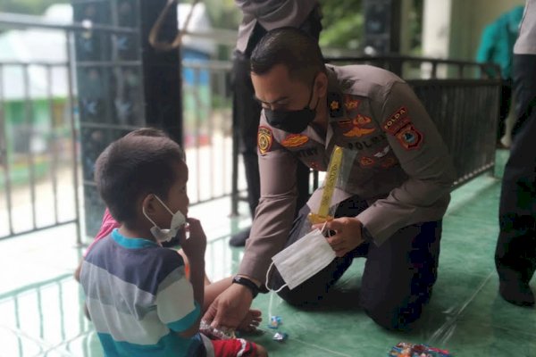 Alumni Akpol 2005 Bawa Mainan, Hibur Bocah Pengungsi Gempa di Sulbar