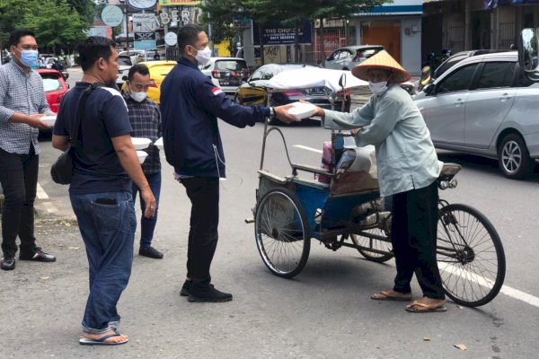 Mengintip Tradisi Jumat Berkah Anggota Fraksi NasDem Mizar Roem Bersama Liga Mahasiswa NasDem Sulsel