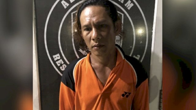 Samsuddin ditangkap lantaran menikam polisi yang menegurnya saat malam tahun baru