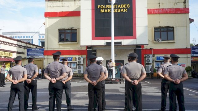 Upacara Korps Raport Kenaikan pangkat personil Polrestabes Makassar periode 1 Januari 2021 yang dipimpin langsung Kapolrestabes Makassar, Kombes Pol Witnu Urip Laksana. (Ist)