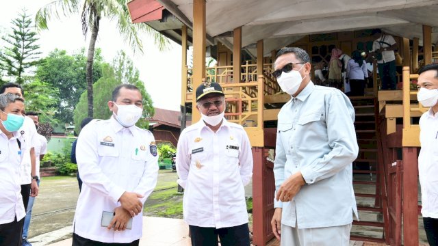 Gubernur Sulsel Nurdin Abdullah bersama Bupati Jeneponto Iksan Iskandar