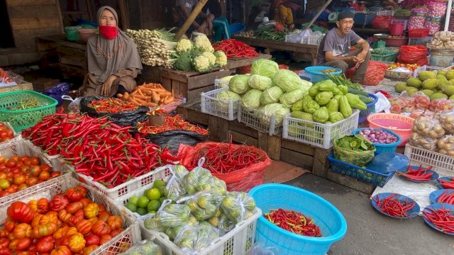 Pedagang cabai rawit di pasar tradisional di Makassar (pedomanrakyat.com)