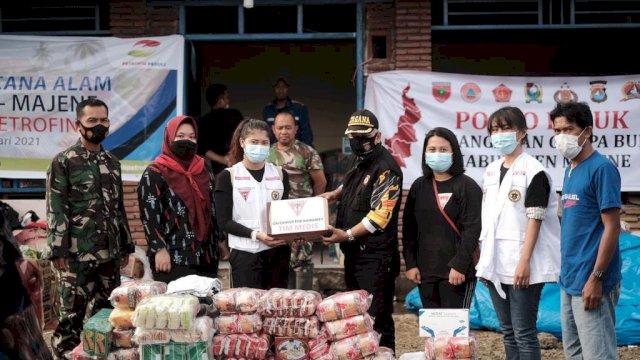 Bantuan kemanusiaan korban gempa di Sulbar sebagai rangkaian Dies Natalis Fakultas Kedokteran Unhas, Makassar.