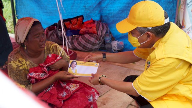 Ketua DPD Golkar Sulsel Taufan Pawe di lokasi gempa Sulbar.