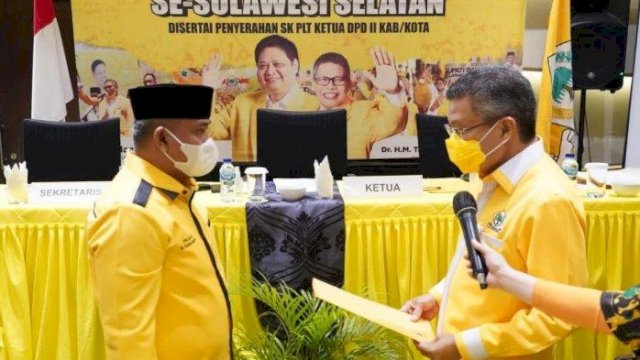 Taufan Pawe saat tunjuk Taqwa Muller sebagai Plt Ketua Golkar di Luwu Timur