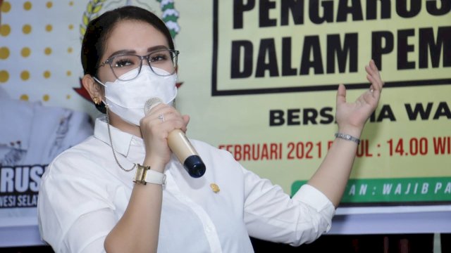 Anggota DPRD Sulsel dari Fraksi Golkar, Debbie Purnama Rusdin bicara pengarusutamaan Gender.