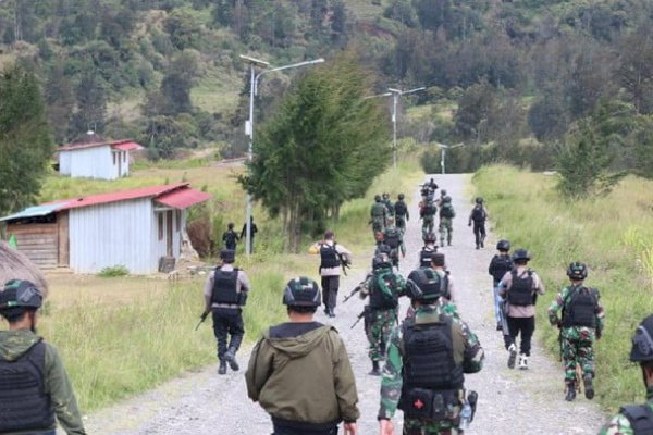 VIDEO Lengkap Pasukan TNI-Polri Baku Tembak dengan KKB Papua