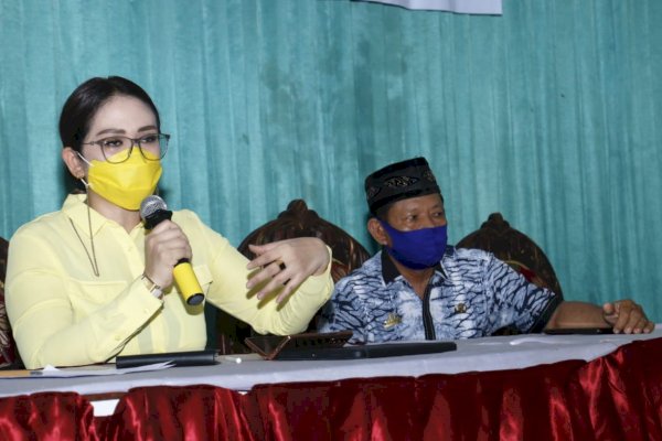 Program Kementerian Diadukan Warga ke Legislator Golkar Sulsel Debbie Saat Reses