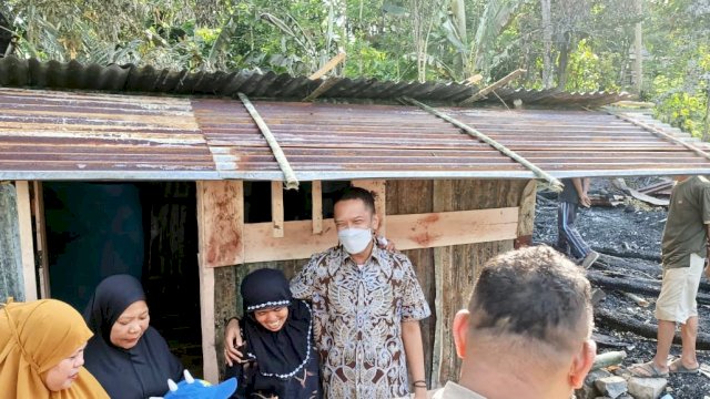 Legislator NasDem Sulsel Mizar Roem Santuni dan Beri Semangat Korban Kebakaran di Sinjai