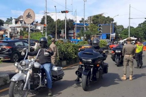 Duh..Dikawal Polisi, Rombongan Moge Lolos dari Pemeriksaan Ganjil Genap