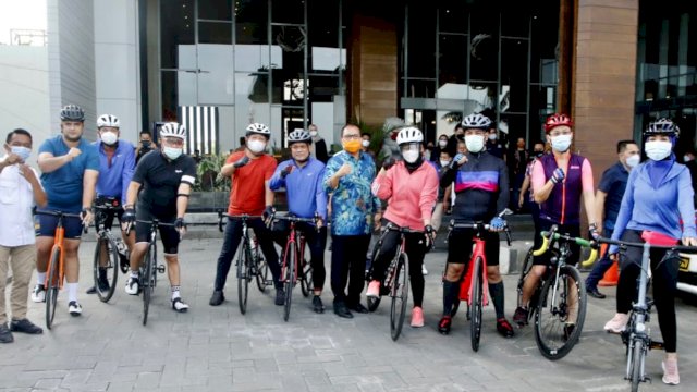 Usai Sapa Pendukung Via Daring, Fatma Gowes Bareng Suami dan Petinggi NasDem