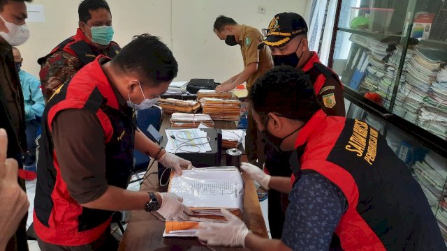 Kejari Geledah Kantor Dinas Koperasi Parepare, Enam Bundel Disita