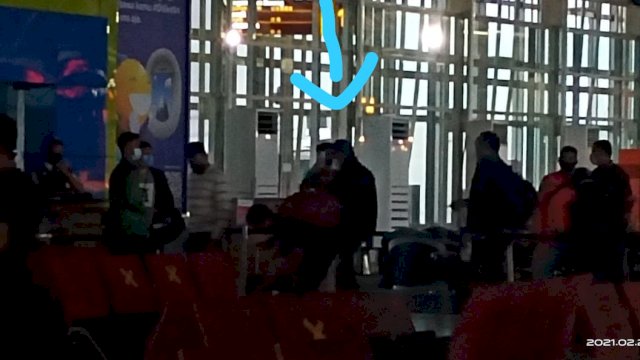 Gubernur Sulsel Nurdin Abdullah saat hendak diterbangkan ke Jakarta 