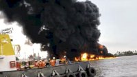 VIDEO Lengkap Detik-detik Kapal Terbakar dan Meledak di Galangan