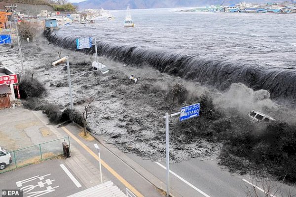 Foto-foto Efek Gempa Dahsyat 7,3 Magnitudo Guncang Jepang