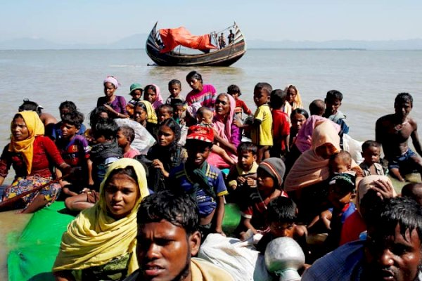 Terombang-ambing di Laut Tanpa Makanan, 8 Pengungsi Rohingya Tewas, 1 Hilang