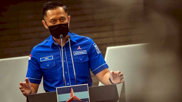 Ketua Umum DPP Partai Demokrat Agus Harimurti memberikan keterangan pers di kantor DPP Partai Demokrat (foto:ANTARA)