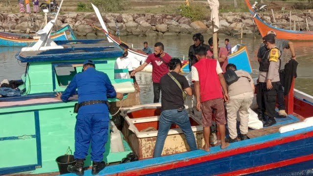 Polisi menggagalkan penyelundupan 353 kg sabusabu asal Malaysia yang akan masuk melalui pelabuhan rakyat Desa Matang Bangka, Kabupaten Bireun, Aceh. (Tribratanews)