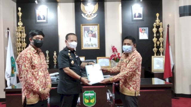 Di HUT PPNI, Bupati Luwu Basmin Setujui Satu Desa Satu Perawat