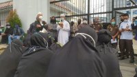 Pendukung HRS di Sulsel Gelar Aksi Baca Yasin di Kantor Kejaksaan