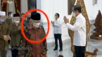 VIDEO Amien Rais Cuek saat Disapa Presiden Jokowi di Istana Negara