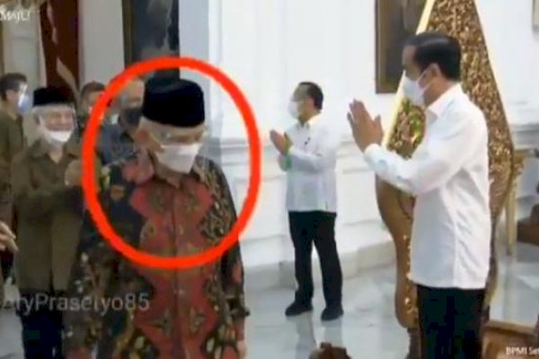 VIDEO Amien Rais Cuek saat Disapa Presiden Jokowi di Istana Negara