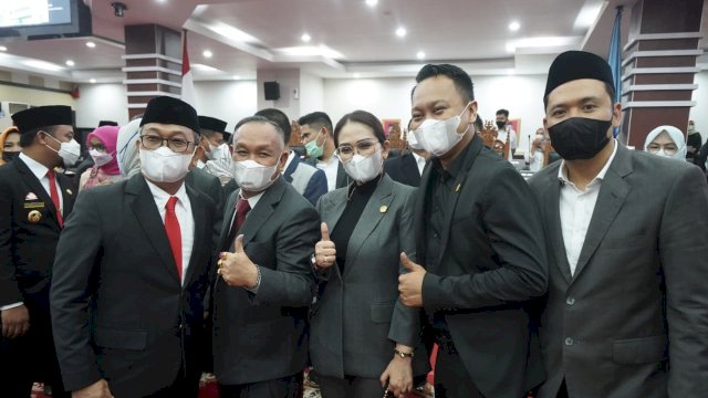 Wakil Sekretaris Gerindra Sulsel Syahrir Firdaus alias &ldquo;Son&rdquo; (kedua dari kiri) hadiri Pelantikan PAW Anggota DPRD Sulsel