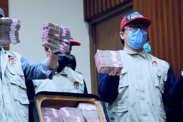 KPK Juga Geledah Rumah Pribadi Nurdin Abdullah, Sita Dokumen dan Uang Tunai